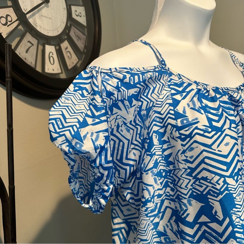 NWOT Pink Dot Peekaboo Shoulder Blouse Blue and White Design Size 3x - Picture 5 of 9